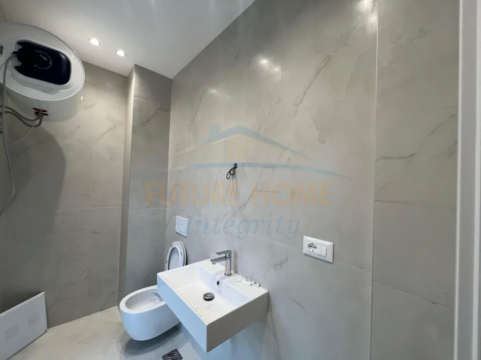 Tirane, Shitet Vilë 3-Katëshe+2 Poste parkimi , 197 m² 390.000 € (AbA Residence)