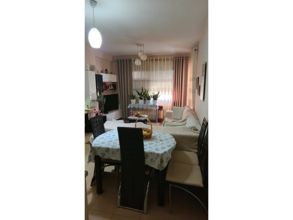 Tirane, shitet apartament 2+1 Kati 2, 87 m² 115.000 € (Yzberisht, ne rrugen Besim Alla)