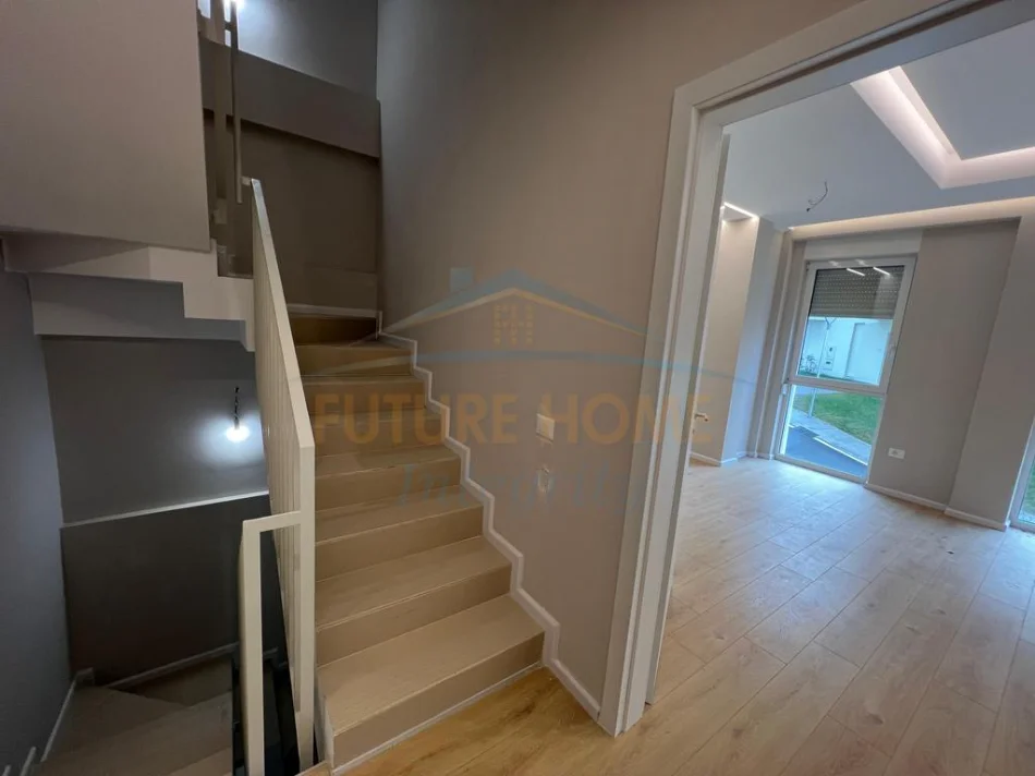 Shqiperi, shitet  Vilë 3-Katëshe+2 Poste parkimi, Kati 0, 390.000 € (ABA Residence, prane Sanatorium)