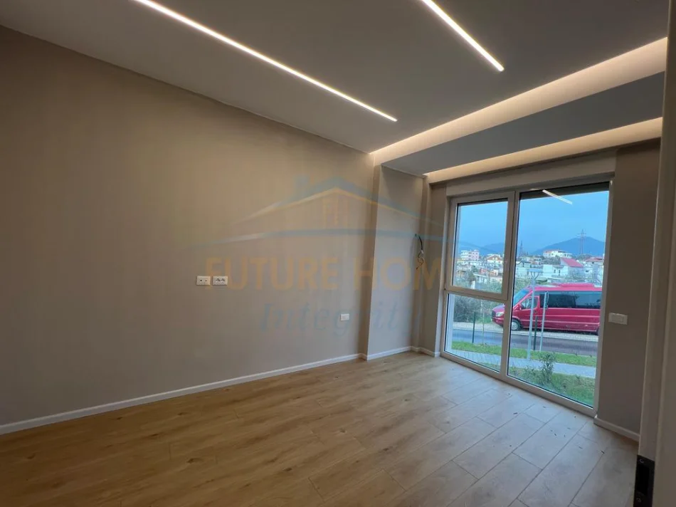 Shqiperi, shitet  Vilë 3-Katëshe+2 Poste parkimi, Kati 0, 390.000 € (ABA Residence, prane Sanatorium)