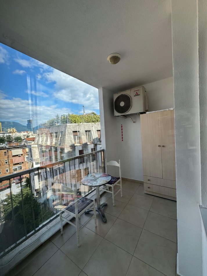 Tirane, jepet me qera 2+1+Ballkon Kati 5, 96 m² 800 € (Rr. Frederik Shiroka)