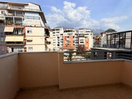Tirane, shitet apartament 2+1+Ballkon Kati 5, 92 m² 125.000 € 
