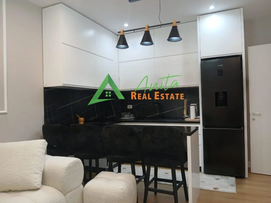Tirane, jepet me qera apartament 2+1+Ballkon Kati 1, 78 m² 650 € (Fusha Aviacionit)