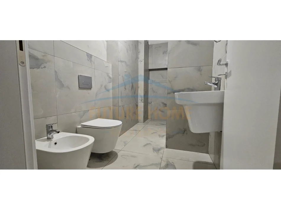 Tirane, jepet me qera ambjent biznesi Kati 2, 67 m² 600 € (Fusha e Aviacionit)
