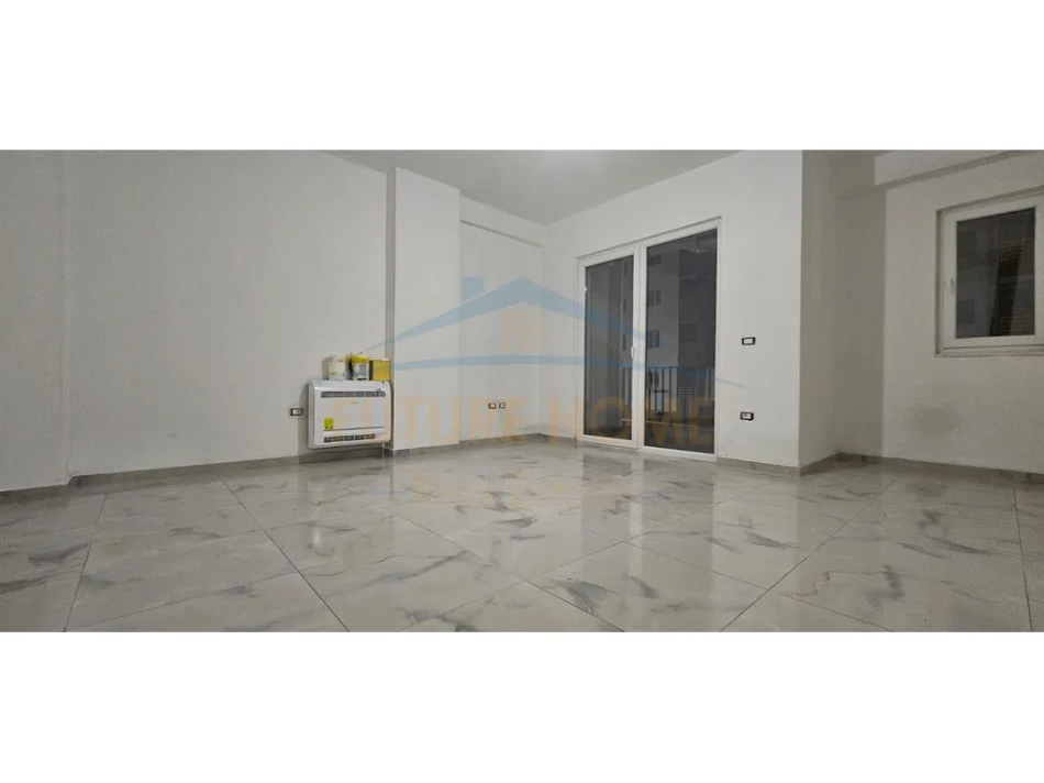 Tirane, jepet me qera ambjent biznesi Kati 2, 67 m² 600 € (Fusha e Aviacionit)