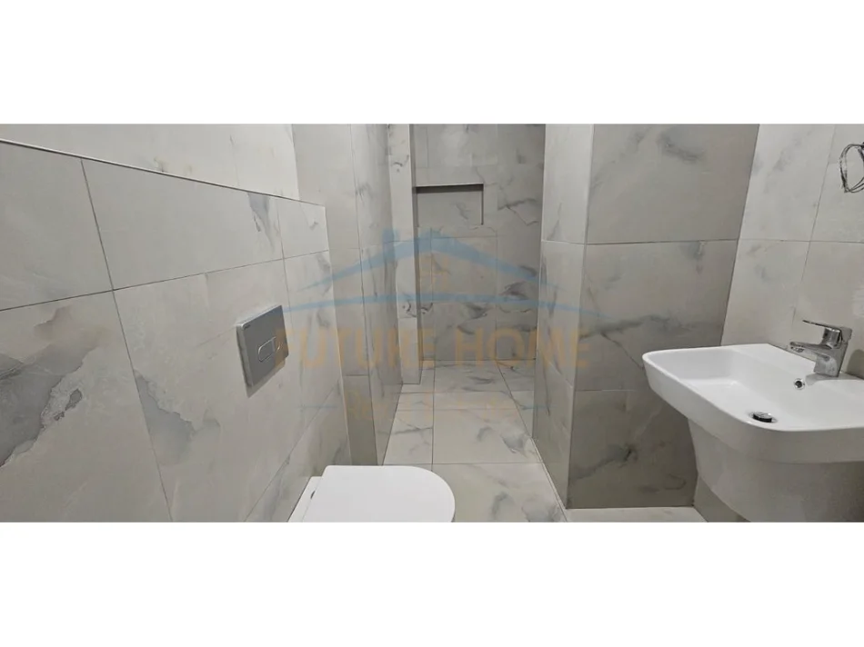 Tirane, jepet me qera ambjent biznesi Kati 2, 67 m² 600 € (Fusha e Aviacionit)