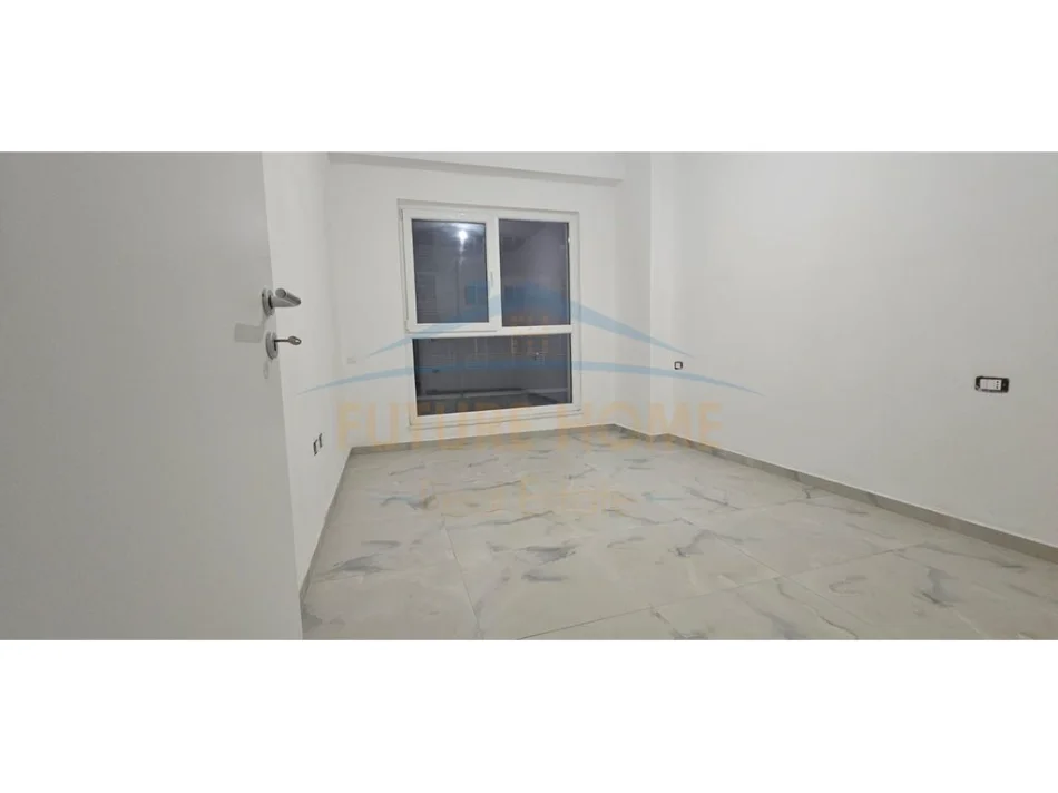 Tirane, jepet me qera ambjent biznesi Kati 2, 67 m² 600 € (Fusha e Aviacionit)