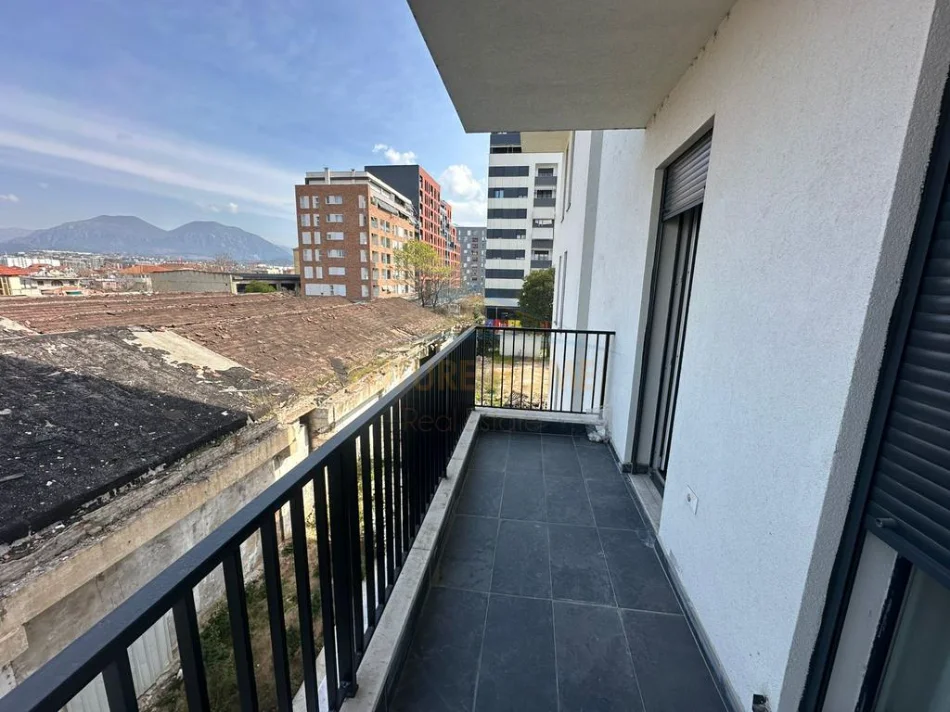 Shqiperi, jap me qera apartament 2+1+Ballkon Kati 2, 99 m² 615 € (DON BOSKO)