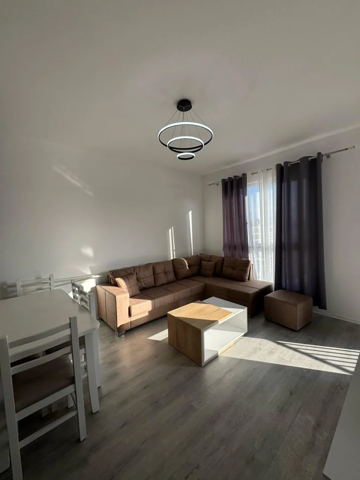 Tirane, jepet me qera apartament 1+1 Kati 3, 55 m² 400 € (Paskuqan)