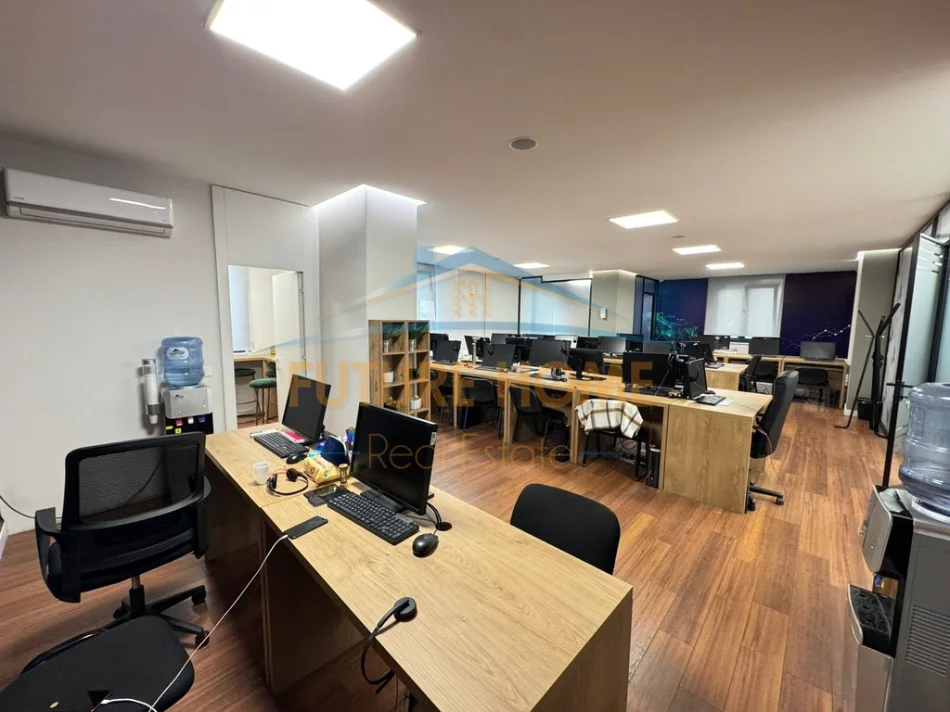 Tirane, jepet me qera ambjent biznesi Kati 1, 130 m² 1.700 € (Shallvaret)