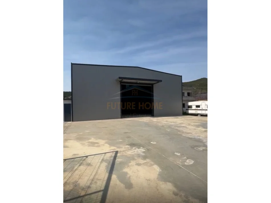 Tirane, jepet me qera ambjent biznesi Kati 0, 650 m² 1.800 € 