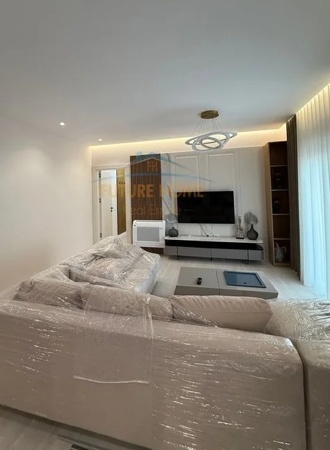 Tirane, jepet me qera apartament 1+1+Ballkon Kati 6, 75 m² 850 € (Rruga Odhise Paskali)