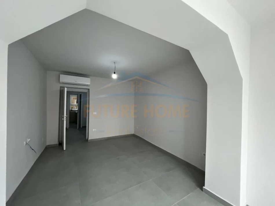 Tirane, jepet me qera ambjent biznesi Kati 1, 103 m² 1.300 € (Tek Materniteti i Ri, Bulevardi Zhan Dark)