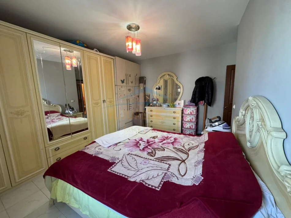 Tirane, shitet apartament 2+1+2+Ballkon Kati 2, 105 m² 190.000 € (Laprake)