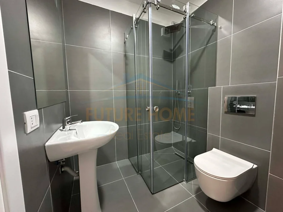 Tirane, shitet apartament 2+1+Ballkon Kati 2, 115 m² (unaza e re)