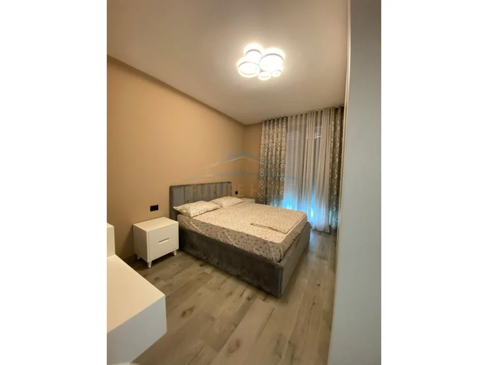 Tirane, jepet me qera apartament 1+1+Ballkon Kati 2, 72 m² 800 € (Teg)