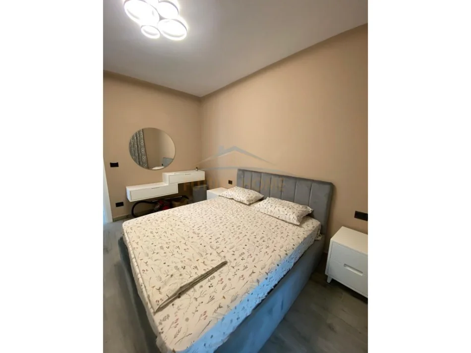 Tirane, jepet me qera apartament 1+1+Ballkon Kati 2, 72 m² 800 € (Teg)