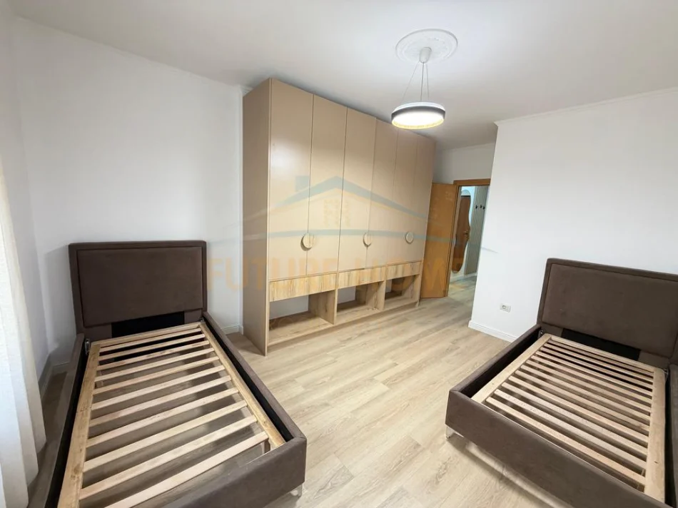 Tirane, shitet apartament 2+1+Aneks+Ballkon Kati 3, 100 m² 163.000 € (YZBERISHT)