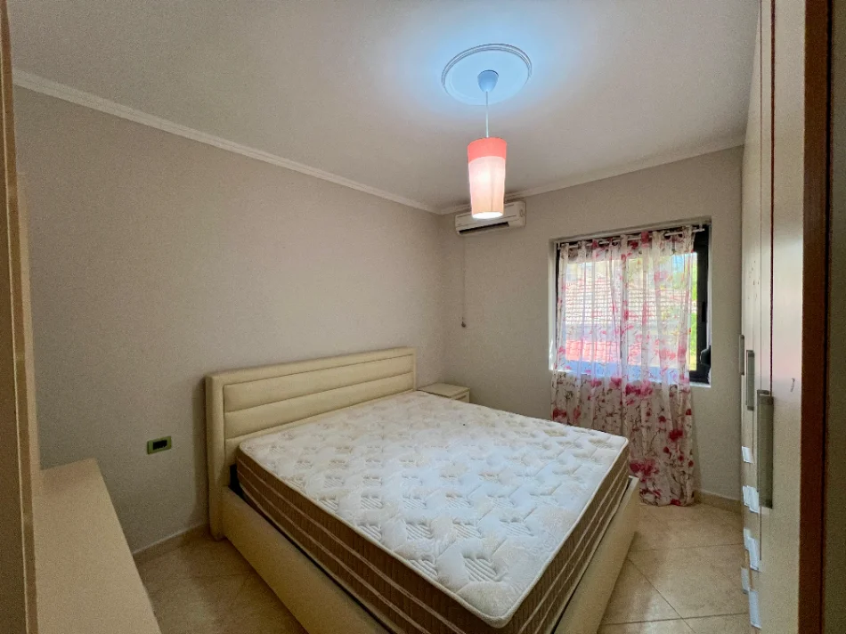 Tirane, jepet me qera apartament 1+1+Ballkon Kati 2, 60 m² 500 € (Ish tregu elektrik)