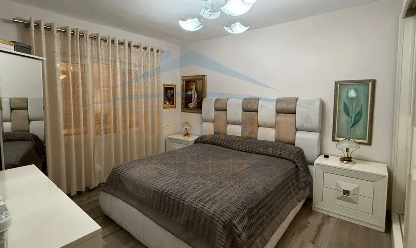 Shitet, Apartament 2+1 , 21 Dhjetori