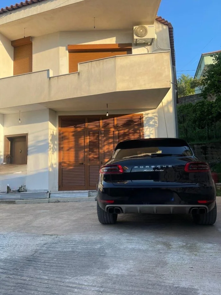 Tirane, jap me qera shtepi 1+1+Aneks+Ballkon Kati 1, 70 m² 350 € (Leka e madh)