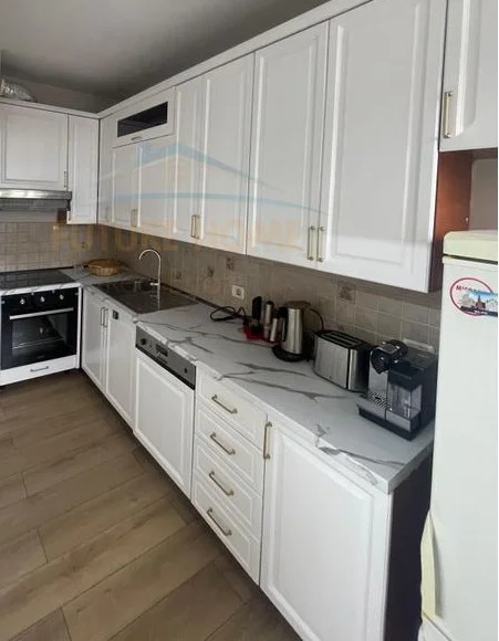 Tirane, jepet me qera apartament 2+1 Kati 3, 108 m² 1.000 € (Tirane)