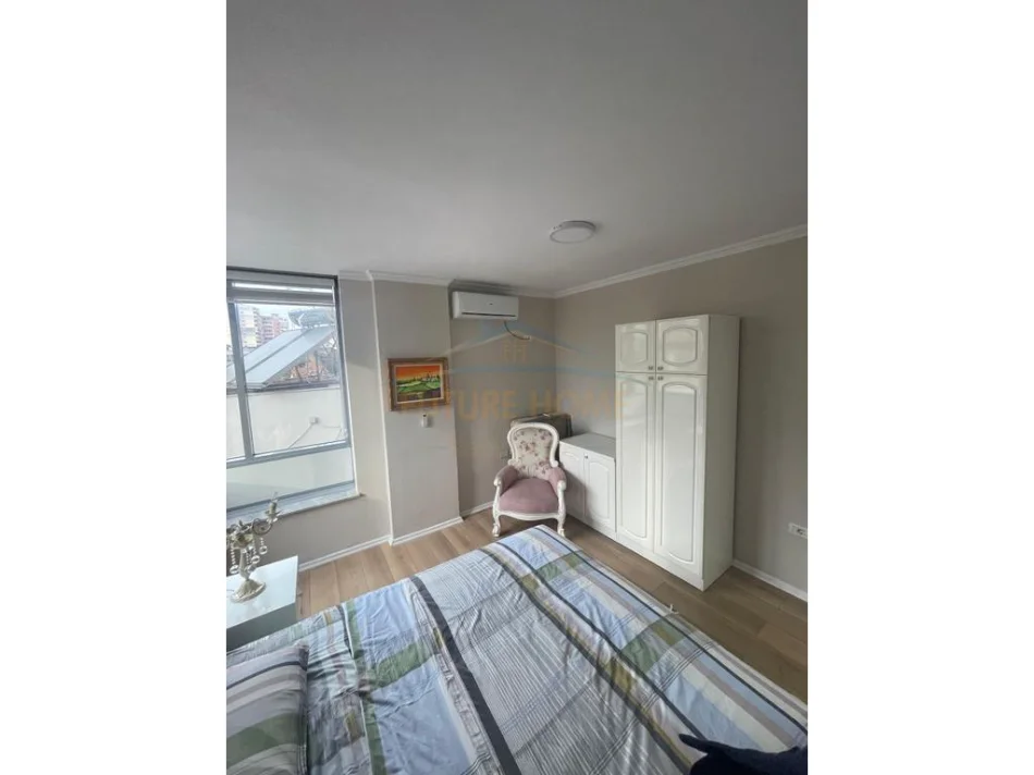 Tirane, jap me qera apartament 2+1+Ballkon Kati 3, 108 m² 1.000 € (QENDER)