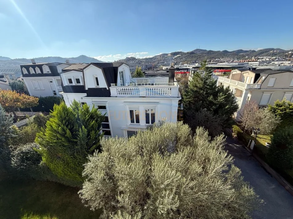 Tirane, shitet Vile 2+1+Ballkon Kati 1, 383 m² 1.380.000 € (Teg)