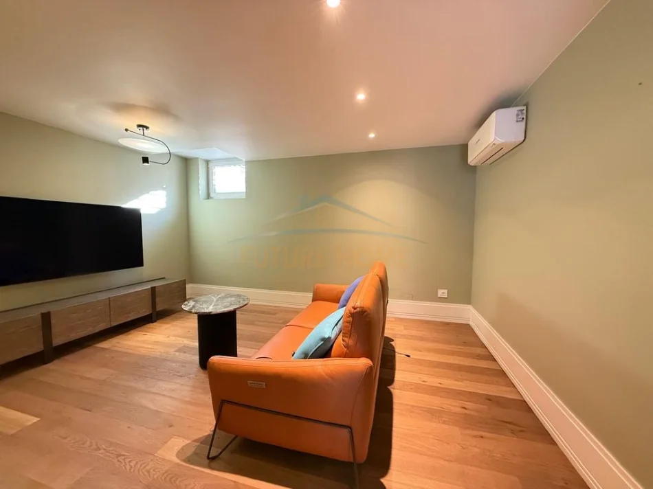 SHITET VILE 4KATESHE NE WHITE HOUSES RESIDENCE, PRANE TEG