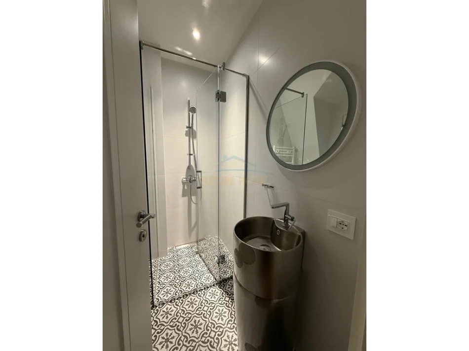 SHITET VILE 4KATESHE NE WHITE HOUSES RESIDENCE, PRANE TEG