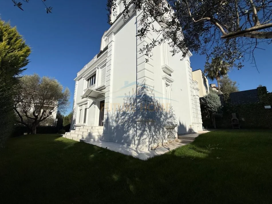 Tirane, shitet Vile , 383 m² 1.380.000 € (Shitet, Vile 4-kateshe, White House Residence, Lunder, Tirane)