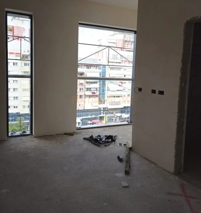 Shitet, Apartament 2+1+2, Laprake,Tiranë