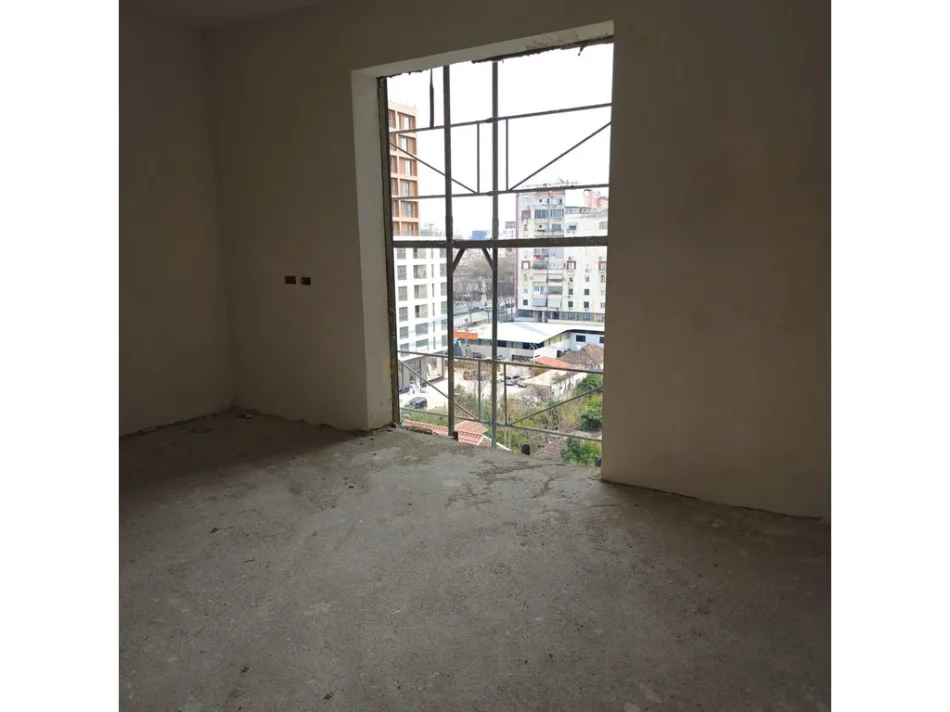 Tirane, shitet apartament 2+1+2+Ballkon Kati 6, 116 m² 197.200 € (Laprake)