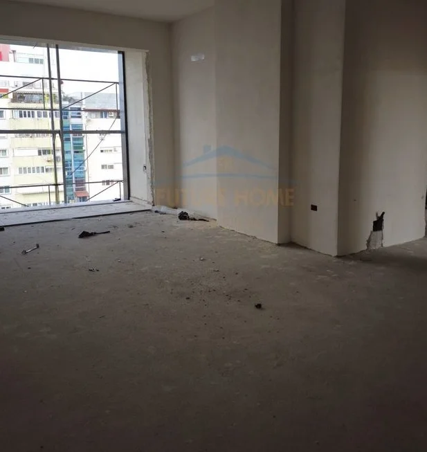 Shitet, Apartament 2+1+2, Laprake,Tiranë