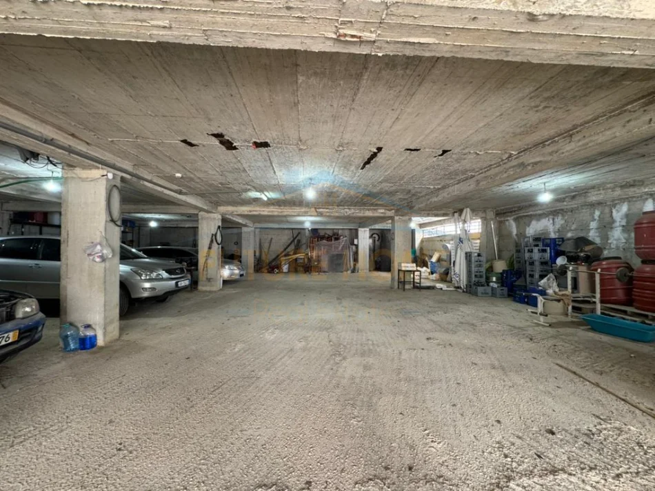 Tirane, jepet me qera Godine Biznesi 2 Kateshe, Kati 0, 1.400 m² 15.000 € (Lundër, pranë Tegut)