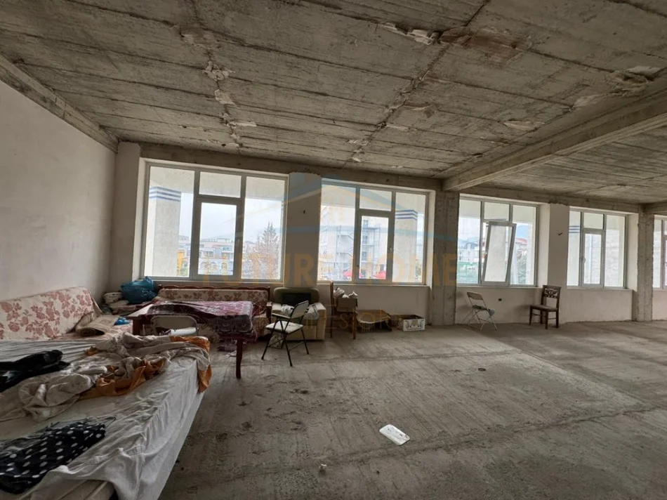 Qira, Godine Biznesi, Lundër