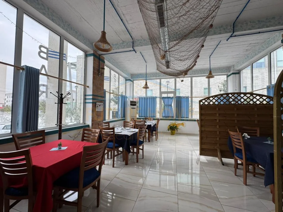 Tirane, jepet me qera Godine Biznesi 2 Kateshe, Kati 0, 1.400 m² 15.000 € (Lundër, pranë Tegut)