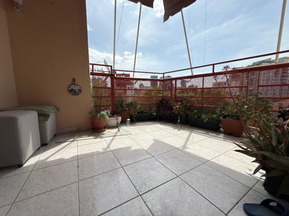 Tirane, jepet me qera apartament 2+1+Ballkon Kati 5, 85 m² 750 € (Stacioni i Trenit)