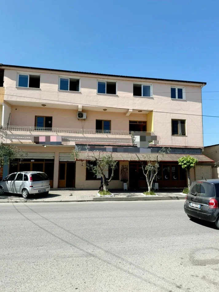 Kavaje, shitet 5+1+Aneks+Ballkon Kati 3, 391 m² 250.000 € (Buze kryqezimit te agjensia,Kavaje)