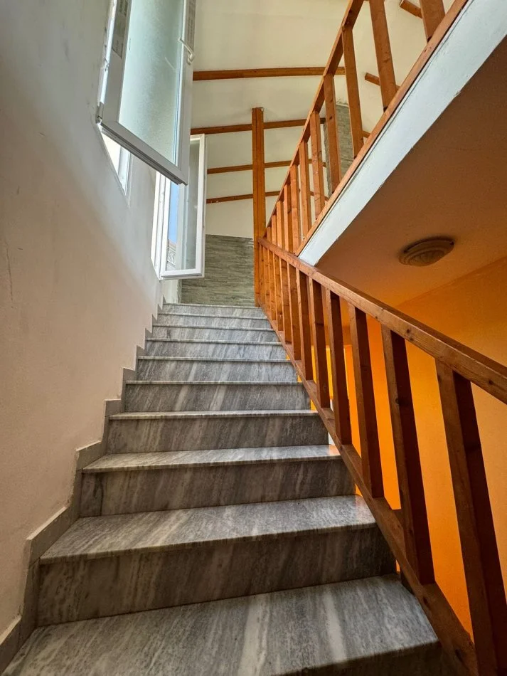 Kavaje, shitet 5+1+Aneks+Ballkon Kati 3, 391 m² 250.000 € (Buze kryqezimit te agjensia,Kavaje)