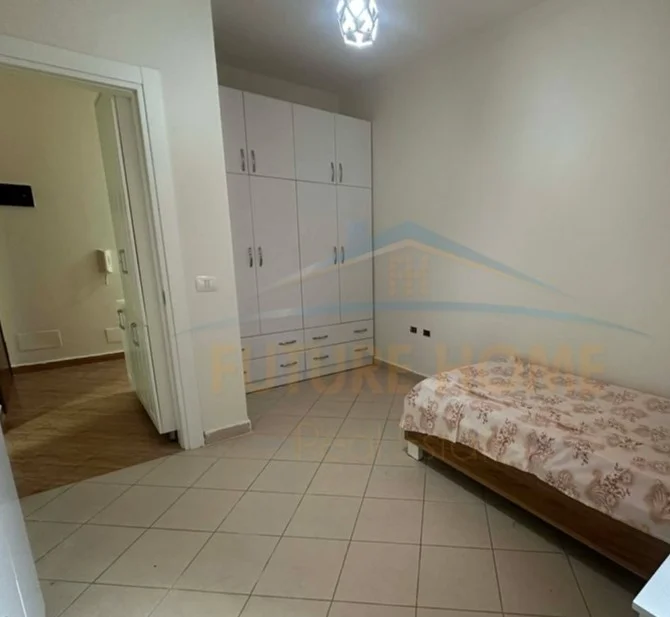 Tirane, jepet me qera apartament 2+1 Kati 3, 88 m² 520 € (Unaza e re)