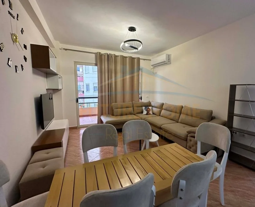 Tirane, jepet me qera apartament 2+1 Kati 3, 88 m² 520 € (Unaza e re)