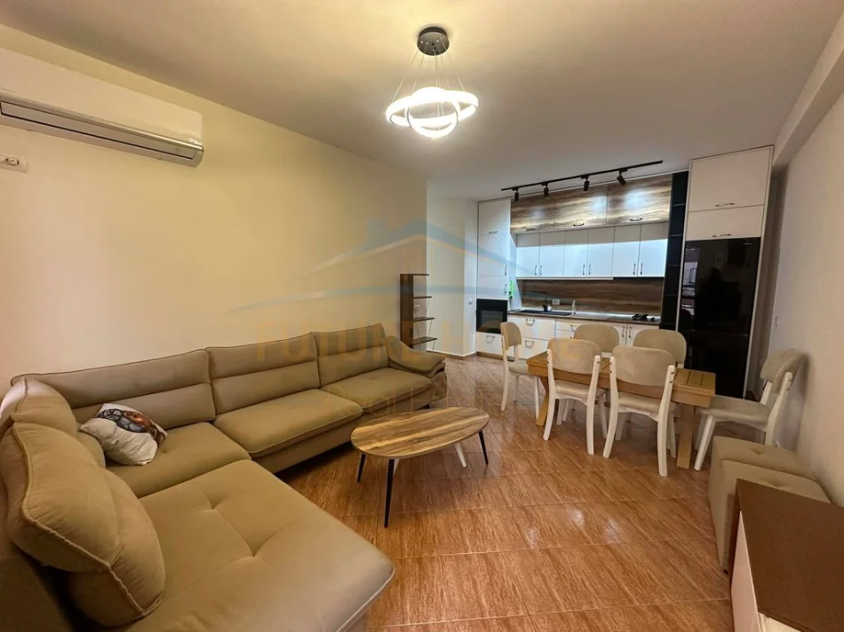 Tirane, jepet me qera apartament 2+1 Kati 3, 88 m² 520 € (prane bar RETURN, ASTIR)