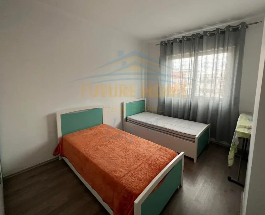 Tirane, shes apartament 2+1+Ballkon Kati 8, 87 m² 140.000 € (unaza e re)