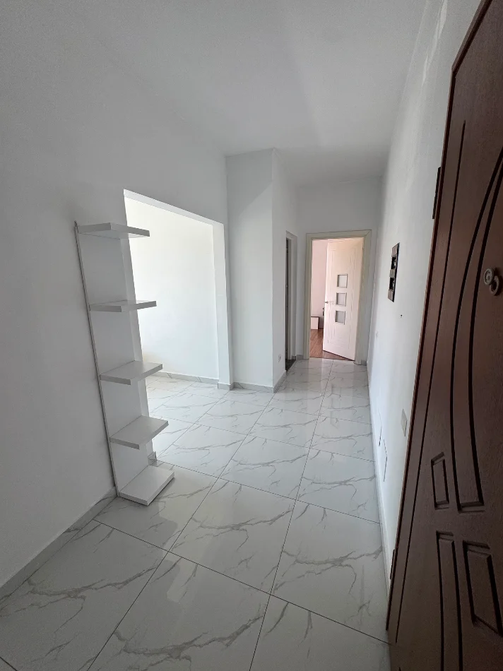 Tirane, jepet me qera apartament 1+1+Ballkon Kati 3, 60 m² 350 €