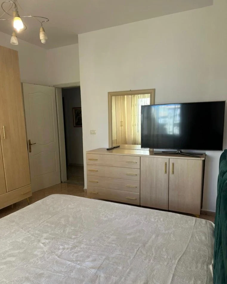 Tirane, jepet me qera apartament 2+1 Kati 4, 107 m² 750 € 