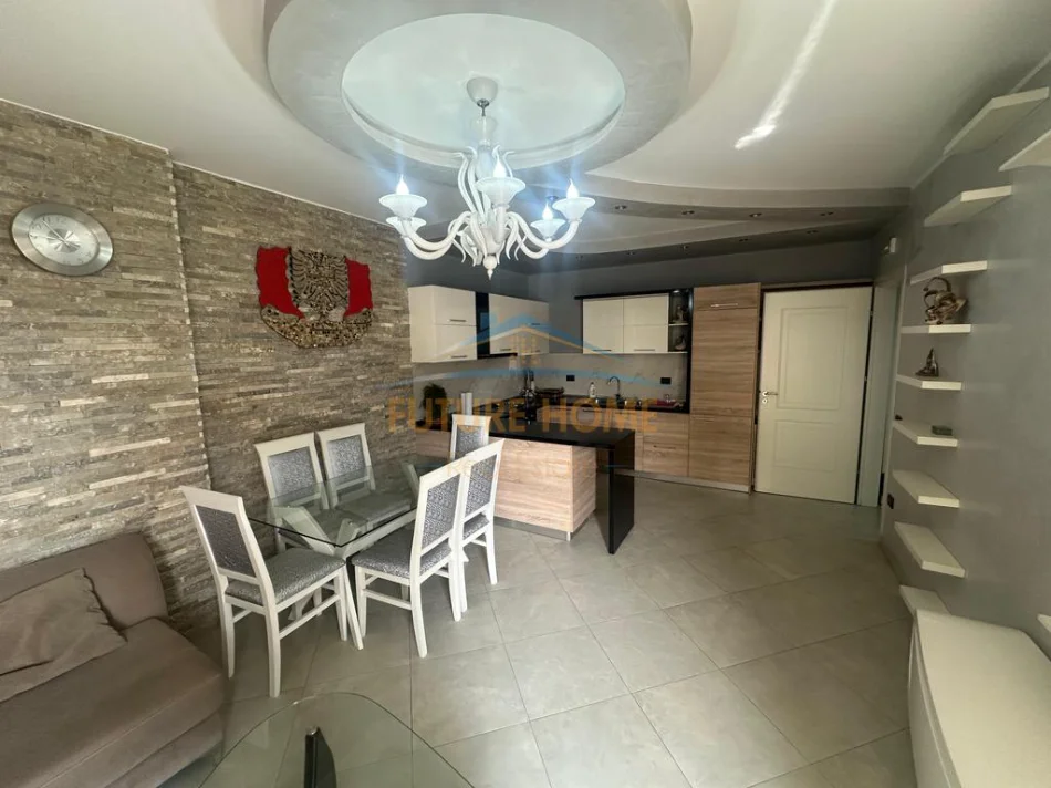 Tirane, jepet me qera apartament 2+1 Kati 3, 99 m² 600 € (PRANE VILA L)