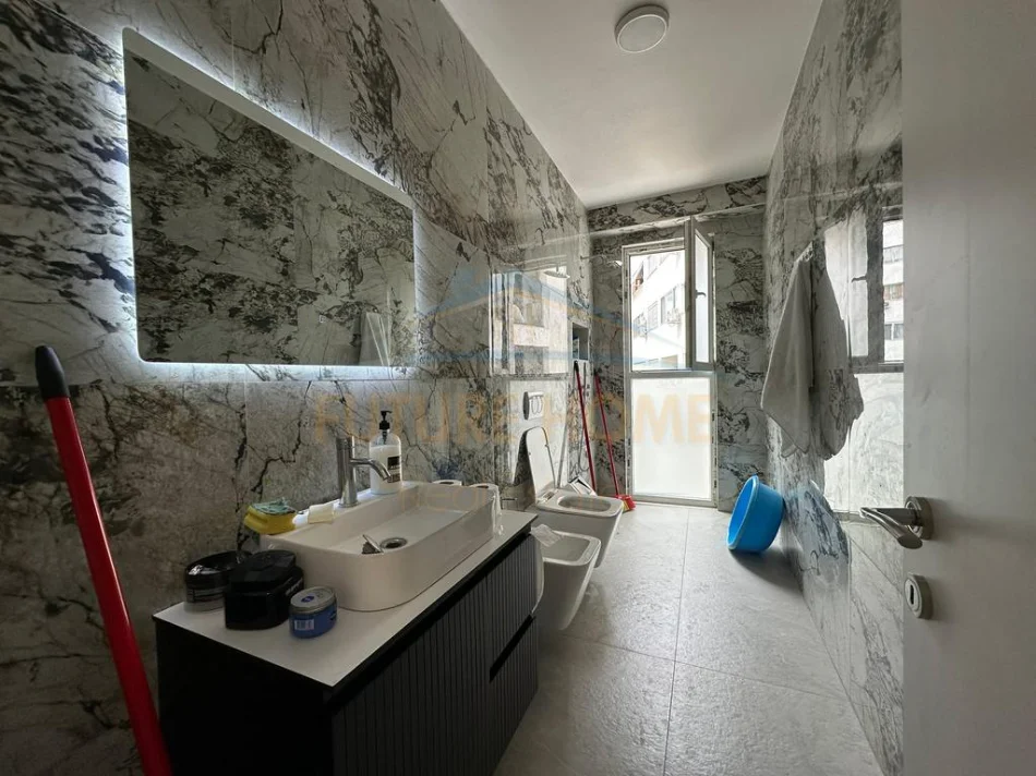 Tirane, jepet me qera apartament 2+1 Kati 4, 108 m² 550 € 