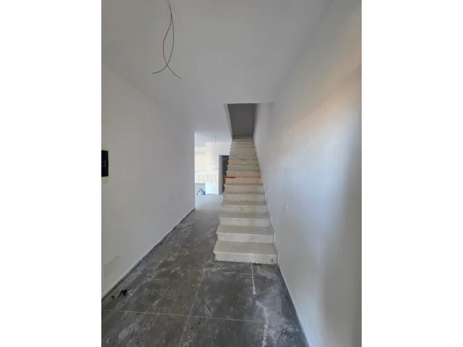 Tirane, shitet apartament duplex Dublex Kati 2, 187 m² 480.000 € (Kodra e Diellit)
