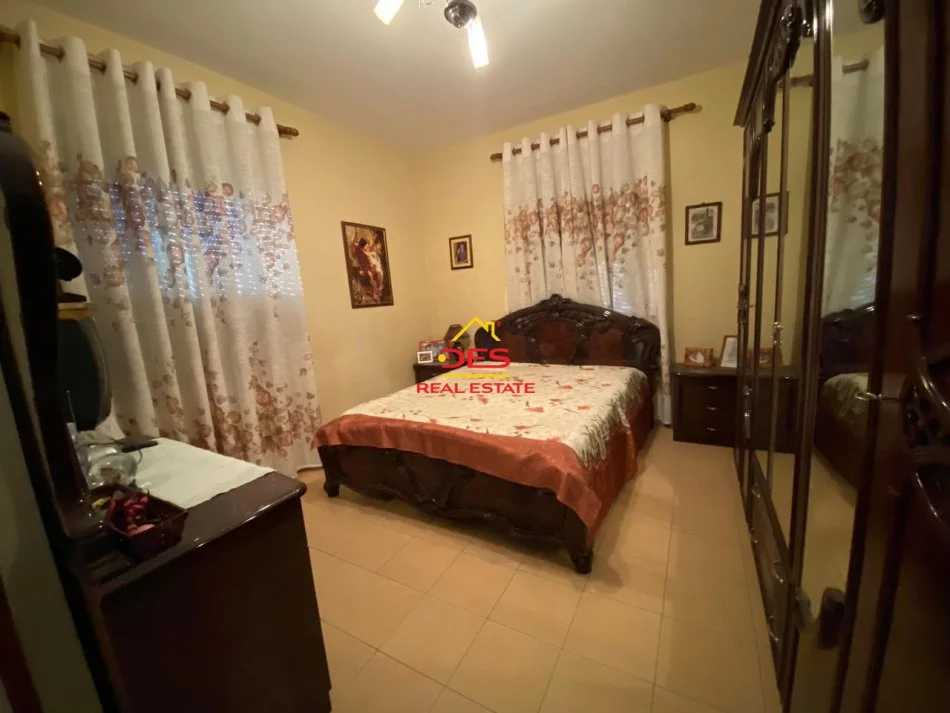 Vlore, shitet Vile , 355 m² 250.000 € (Rruga Ali Demi)